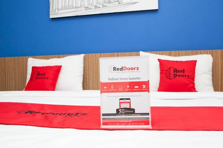 Hotel Reddoorz Plus Near Bandung Station 2