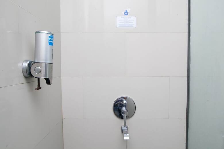 Hotel Reddoorz Plus Near Bandung Station 2