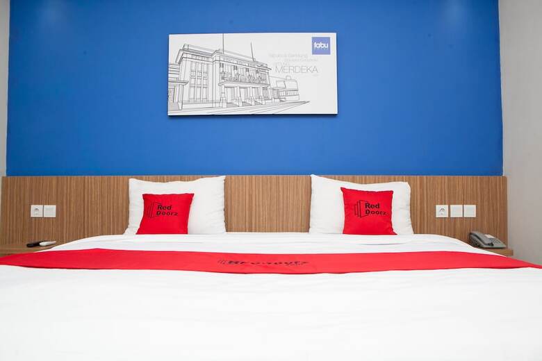 Hotel Reddoorz Plus Near Bandung Station 2