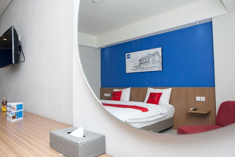 Hotel Reddoorz Plus Near Bandung Station 2