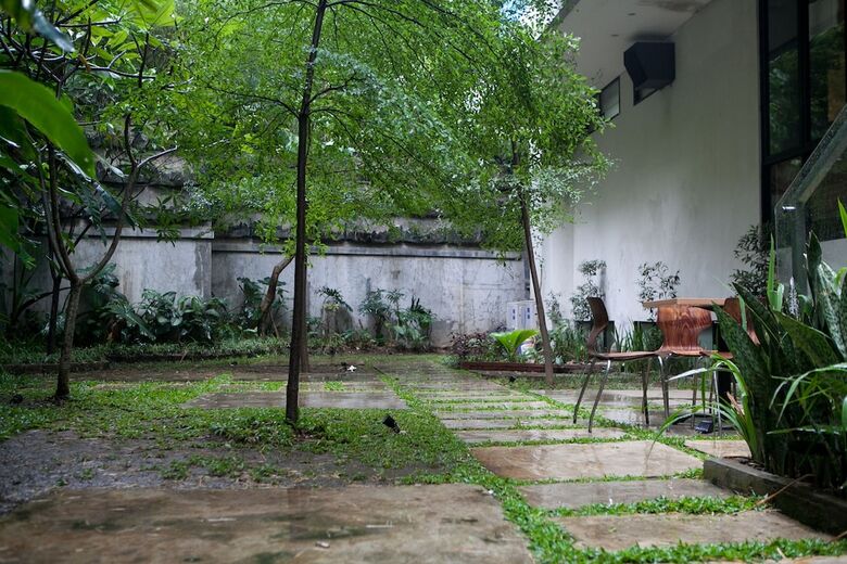 Hotel Reddoorz Plus Near Bandung Station 2