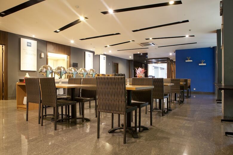 Hotel Reddoorz Plus Near Bandung Station 2