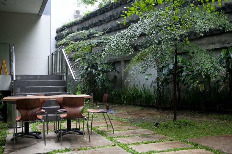 Hotel Reddoorz Plus Near Bandung Station 2