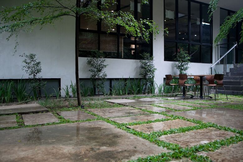 Hotel Reddoorz Plus Near Bandung Station 2