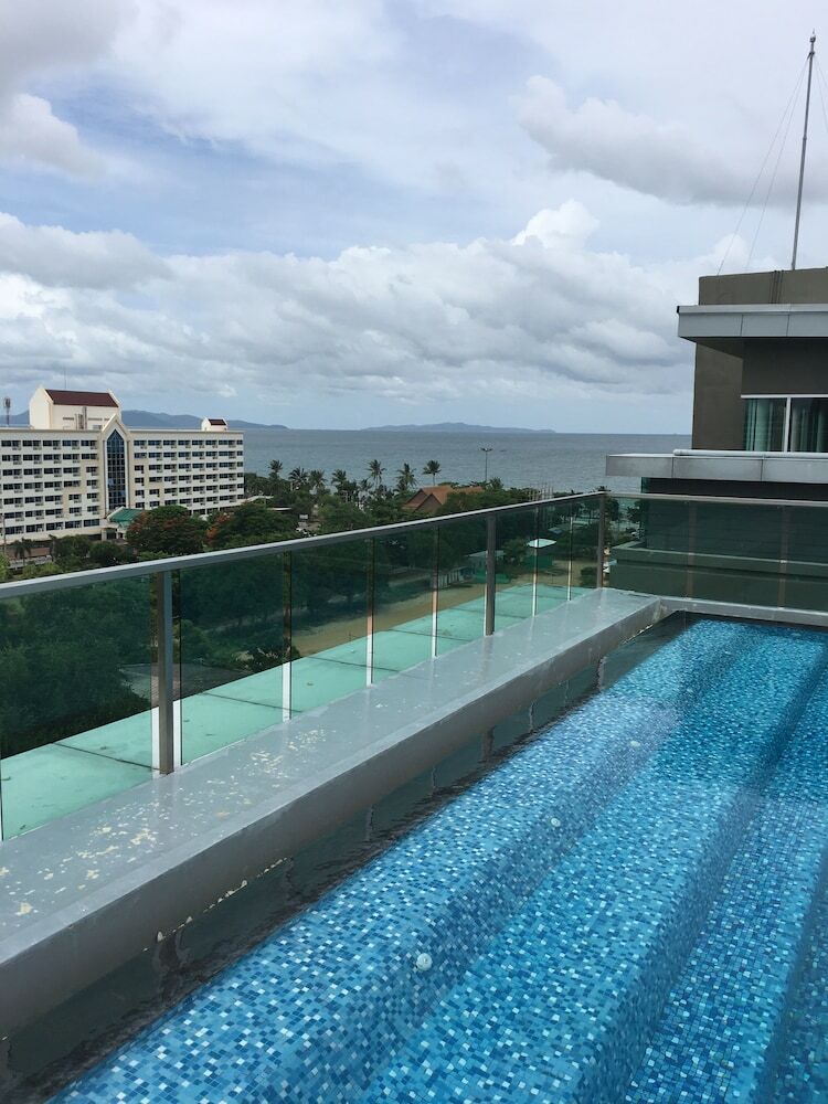 The Gallery Condo - D41 By Axiom
