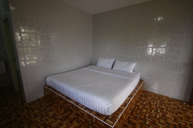 Hotel Chompoo Resort