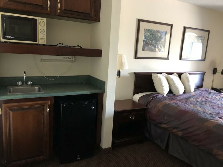 Motel Gateway Inn And Suites
