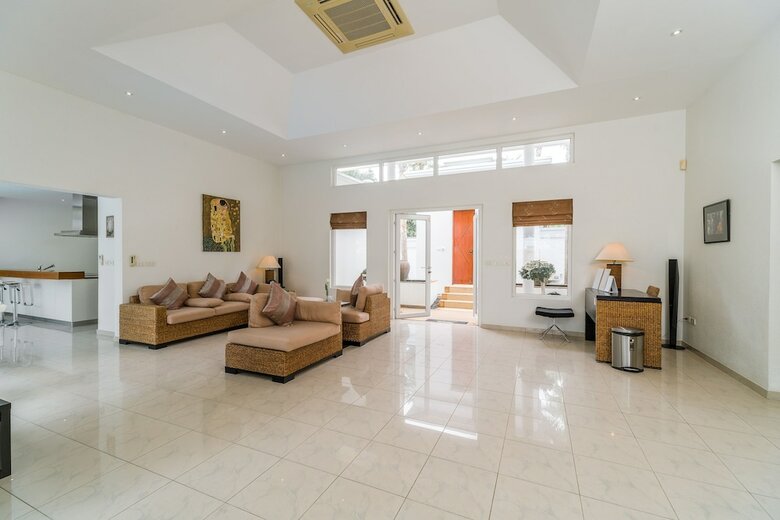 Luxury Pool Villa 52
