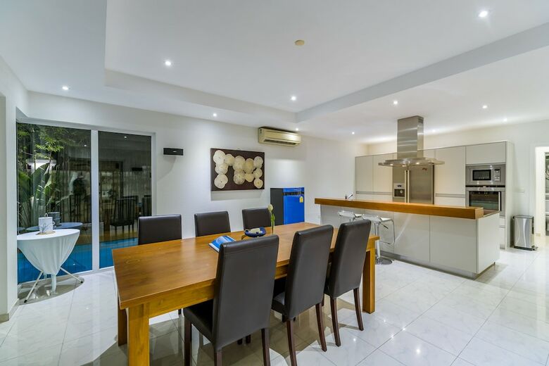 Luxury Pool Villa 52
