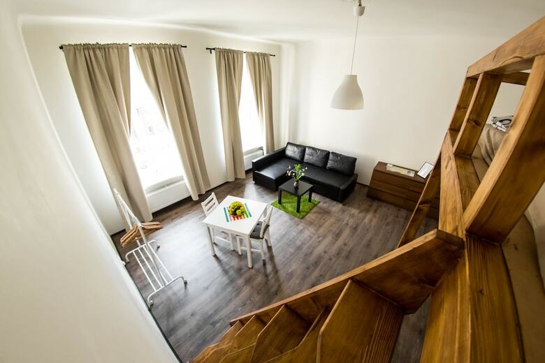Freedom Rooms And Apartments