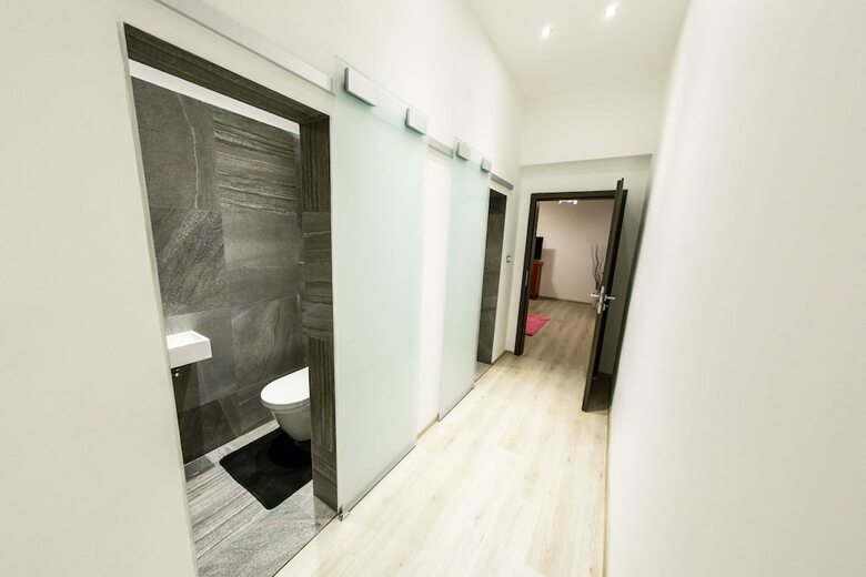 Freedom Rooms And Apartments
