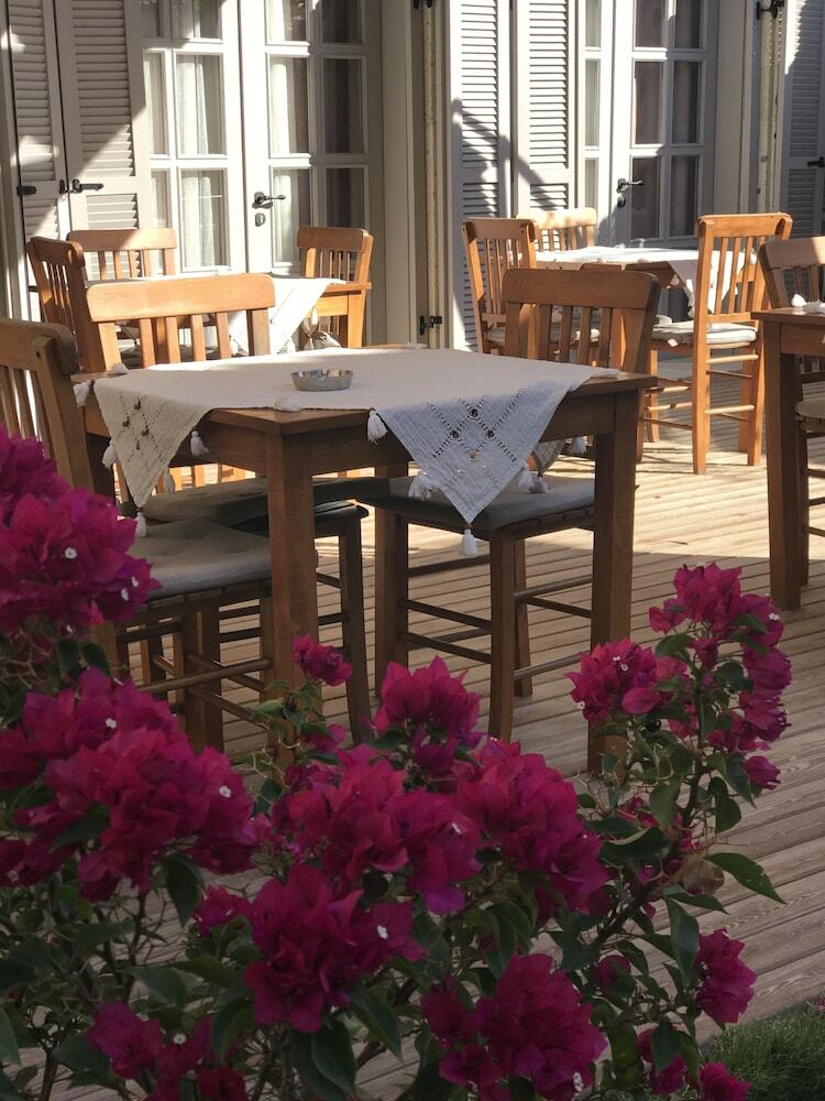 Hotel Alacati Cona Butik Otel