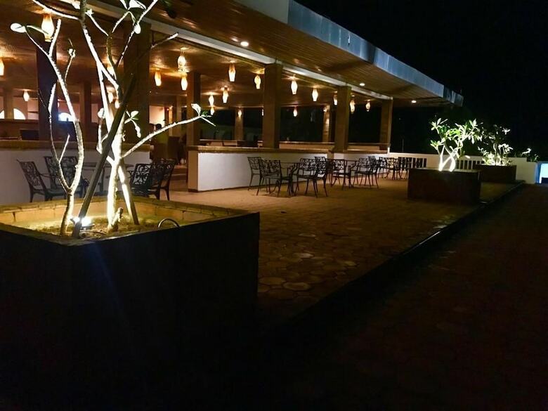 Peacock Beach Hotel