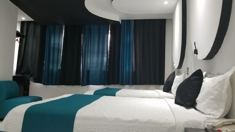 Hotel Dluxe & Suites
