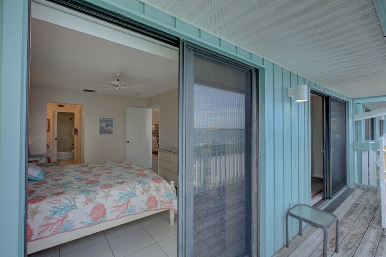 Beach Palms 6b By Anna Maria