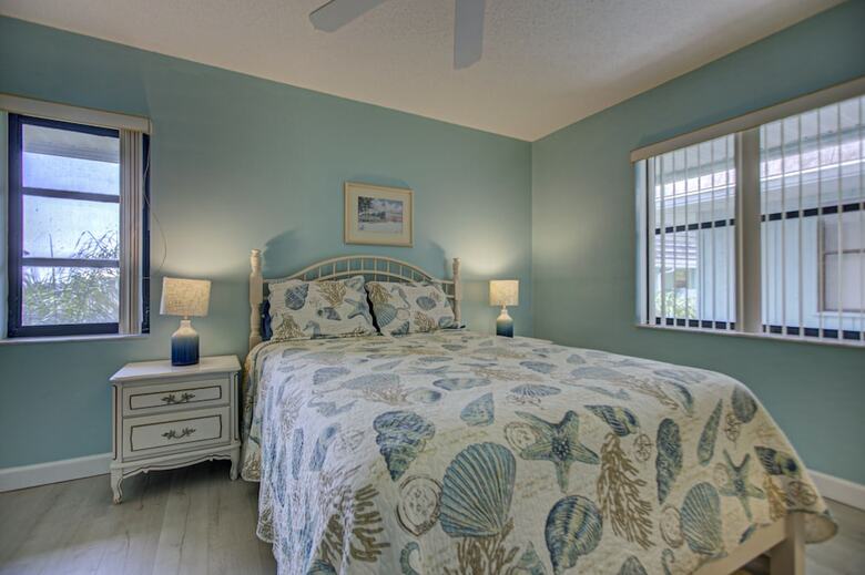 Beach Palms 6b By Anna Maria