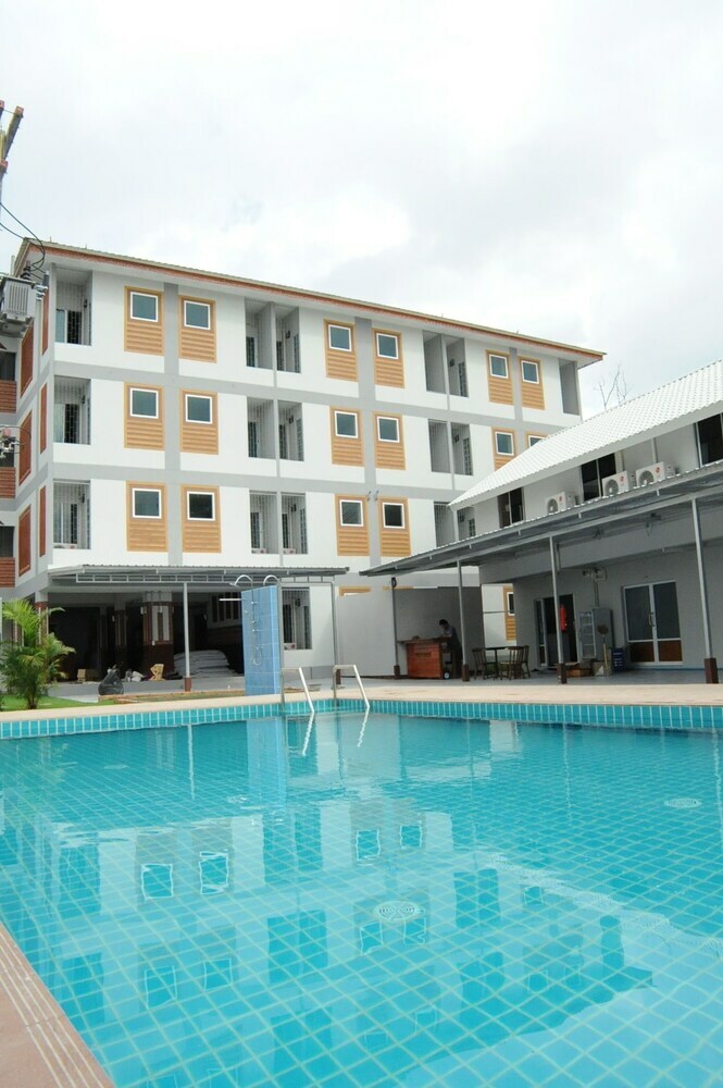 Hostal Pool Front Hostel