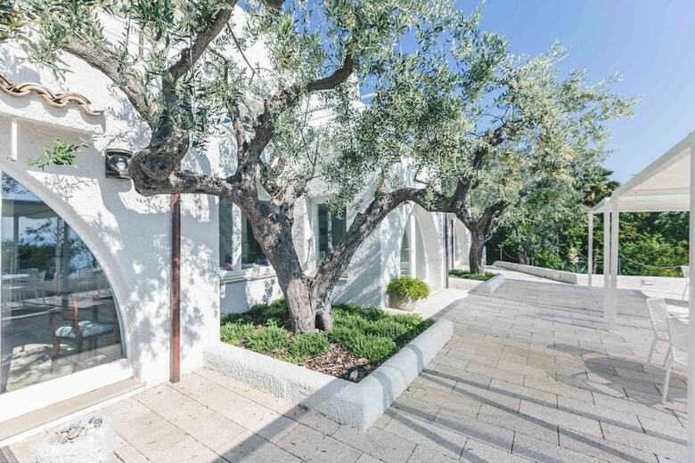 Villa Vignola Hotel & Restaurant