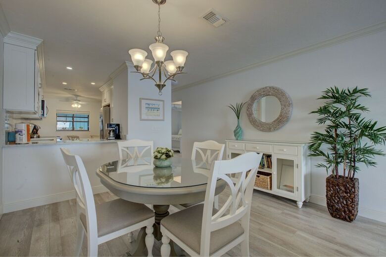 Beach Palms Unit 2b By Anna Maria