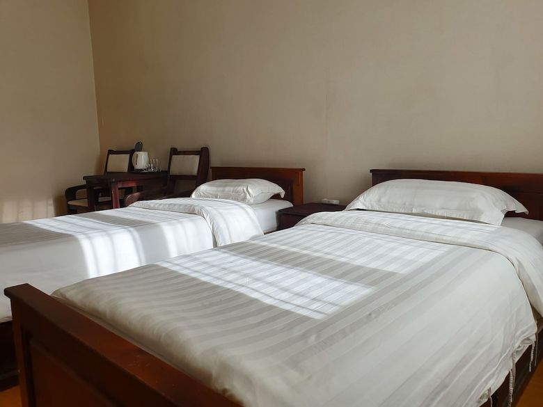 Land Hotel