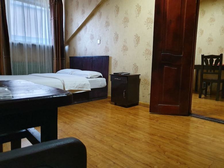 Land Hotel