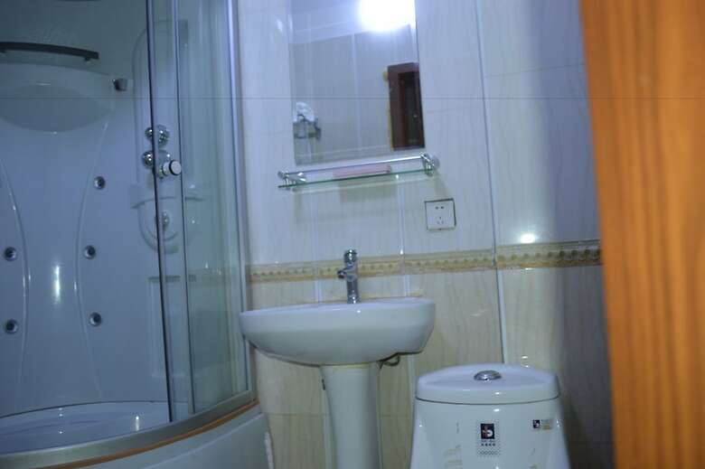 Land Hotel