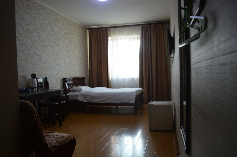 Land Hotel