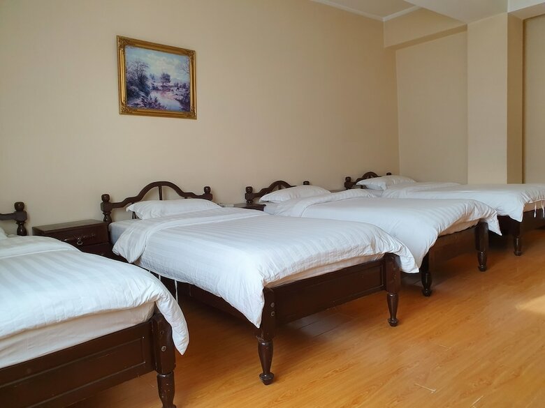 Land Hotel