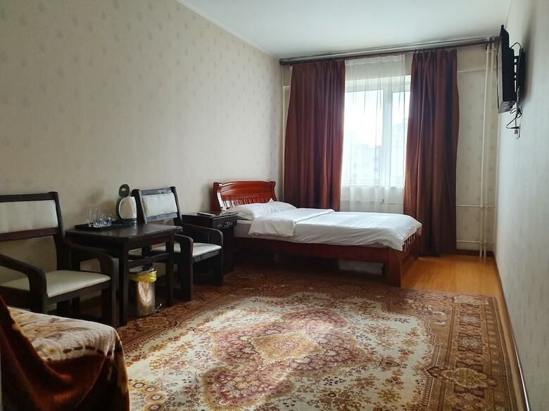 Land Hotel