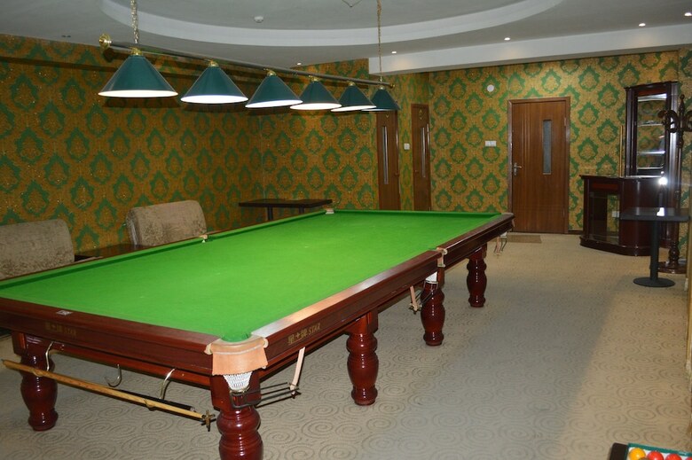Land Hotel
