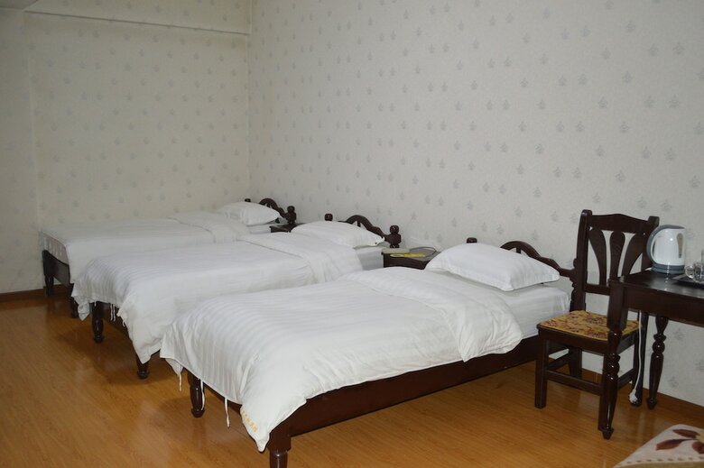 Land Hotel