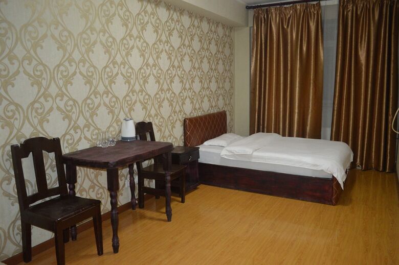 Land Hotel