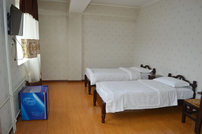 Land Hotel