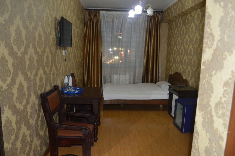 Land Hotel