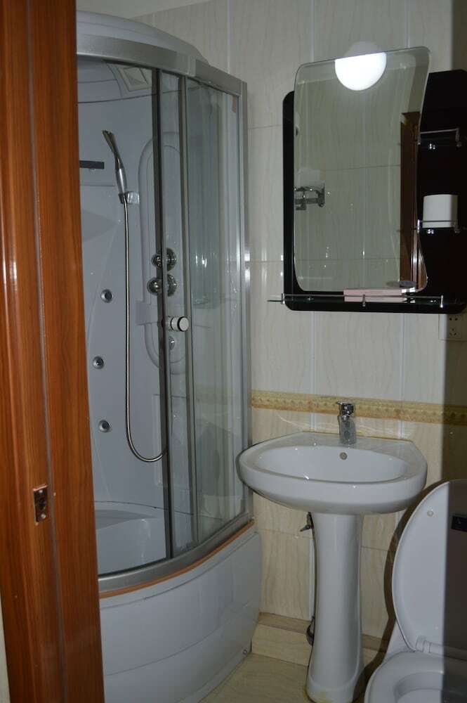 Land Hotel