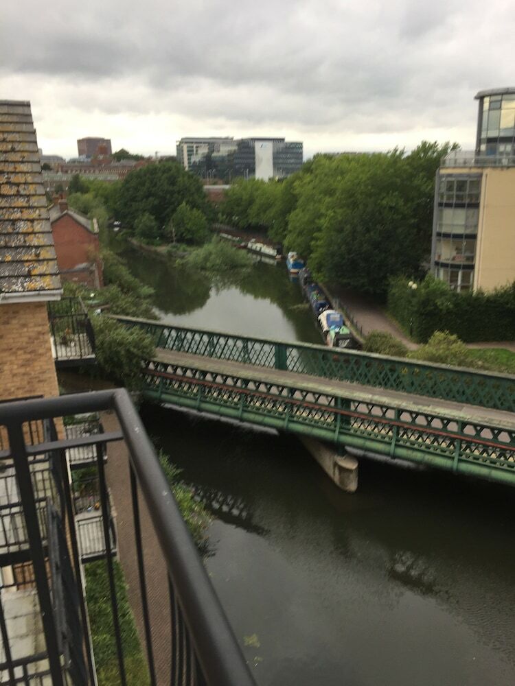 Reading Town Center River View Serviced Apartments
