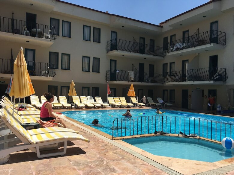 Poppy Apart Hotel