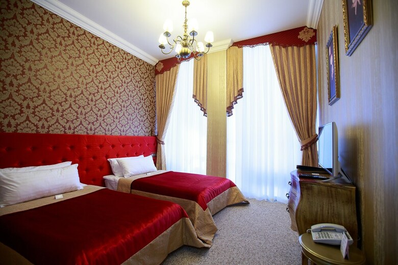 Hotel Lybid Plaza
