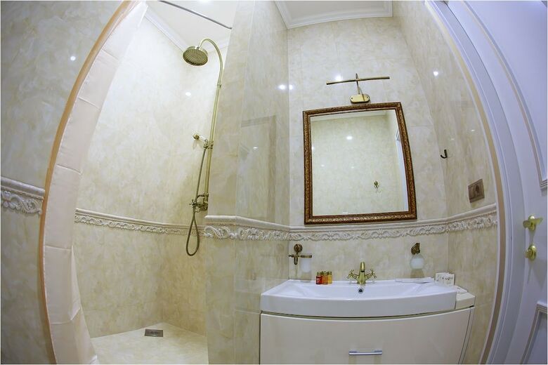 Hotel Lybid Plaza