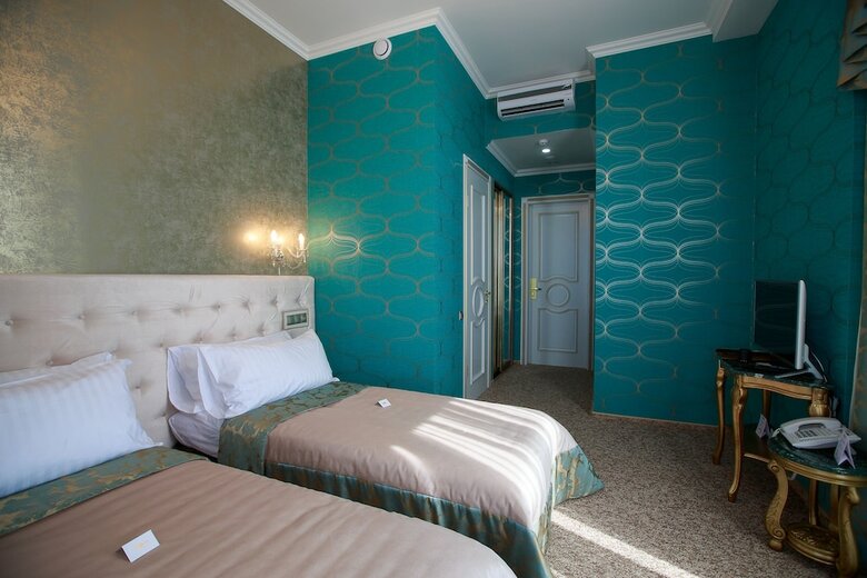 Hotel Lybid Plaza