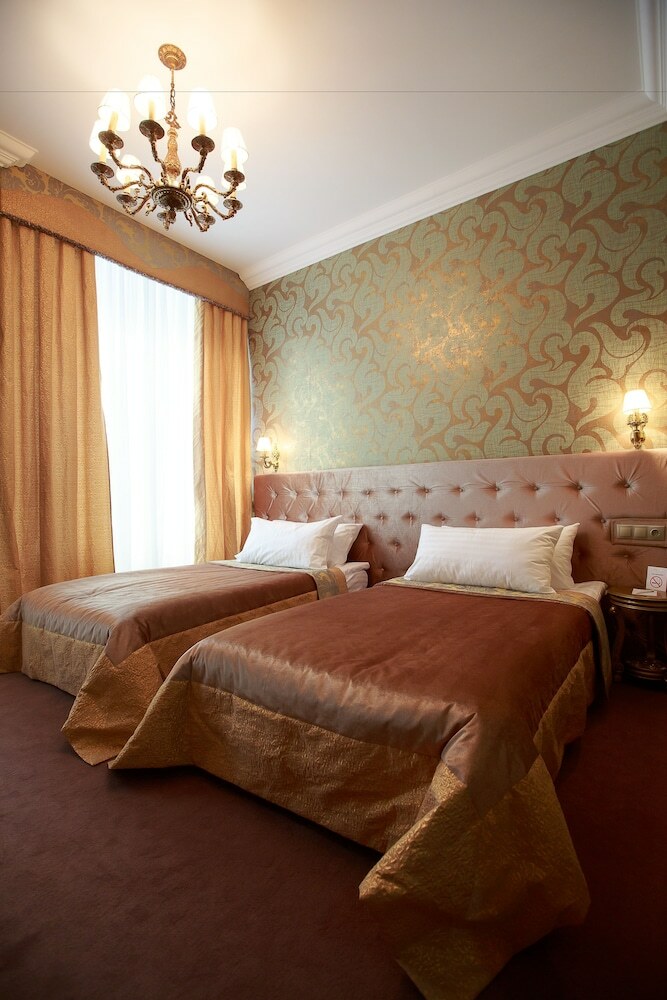 Hotel Lybid Plaza