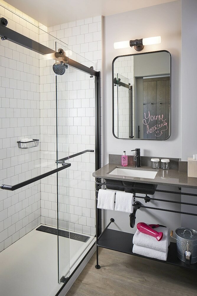 Hotel Moxy By Marriott Denver Cherry Creek
