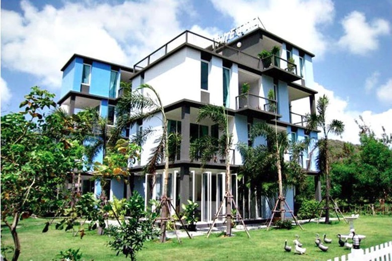 Hotel White At Sea Resort
