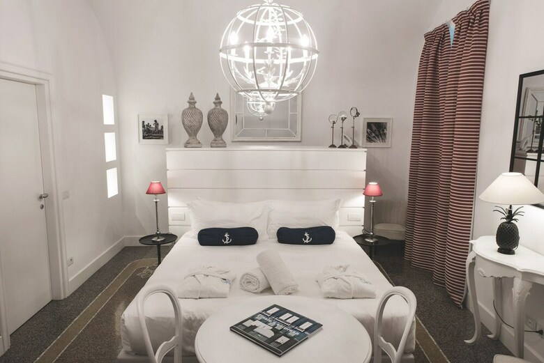Marina Hotel Charming Rooms