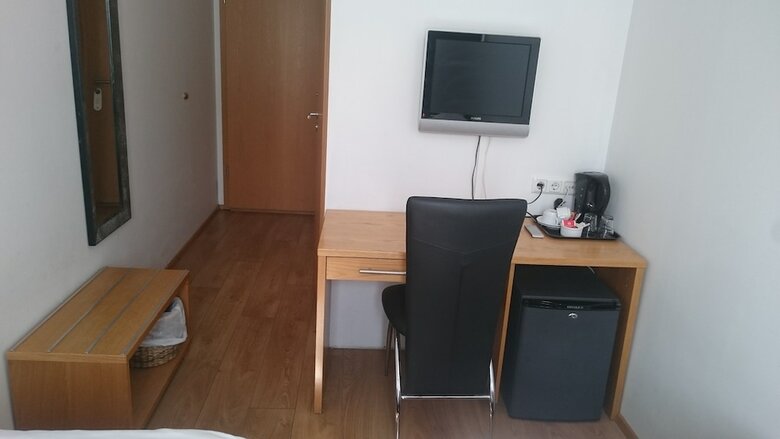 4th Floor Hotel