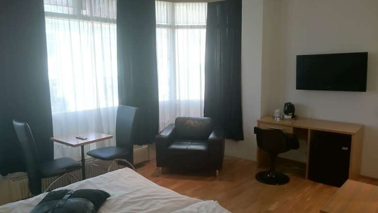 4th Floor Hotel