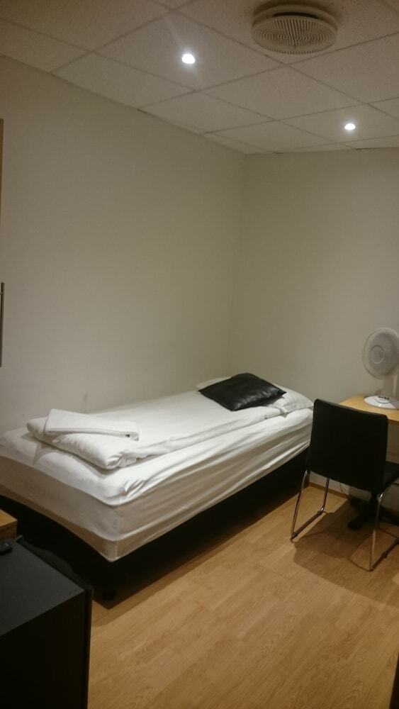 4th Floor Hotel