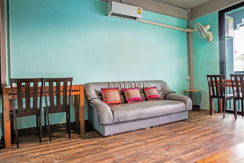 Hostal The Guest Hotel - Hostel
