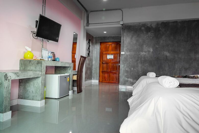 Hostal The Guest Hotel - Hostel