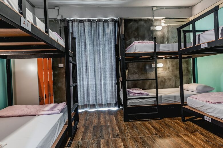 Hostal The Guest Hotel - Hostel
